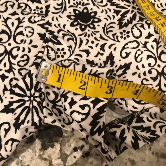 J. Crew Factory City Fit Black White 3" Floral Shorts - Picture 7 of 9